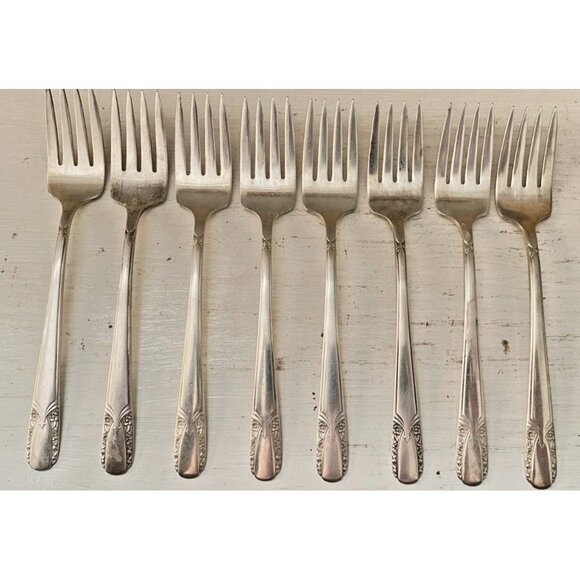 Set of 8 Vintage 1938 Wm Rogers & Sons Silverplate Talisman Salad Forks 6.5" - Picture 1 of 7